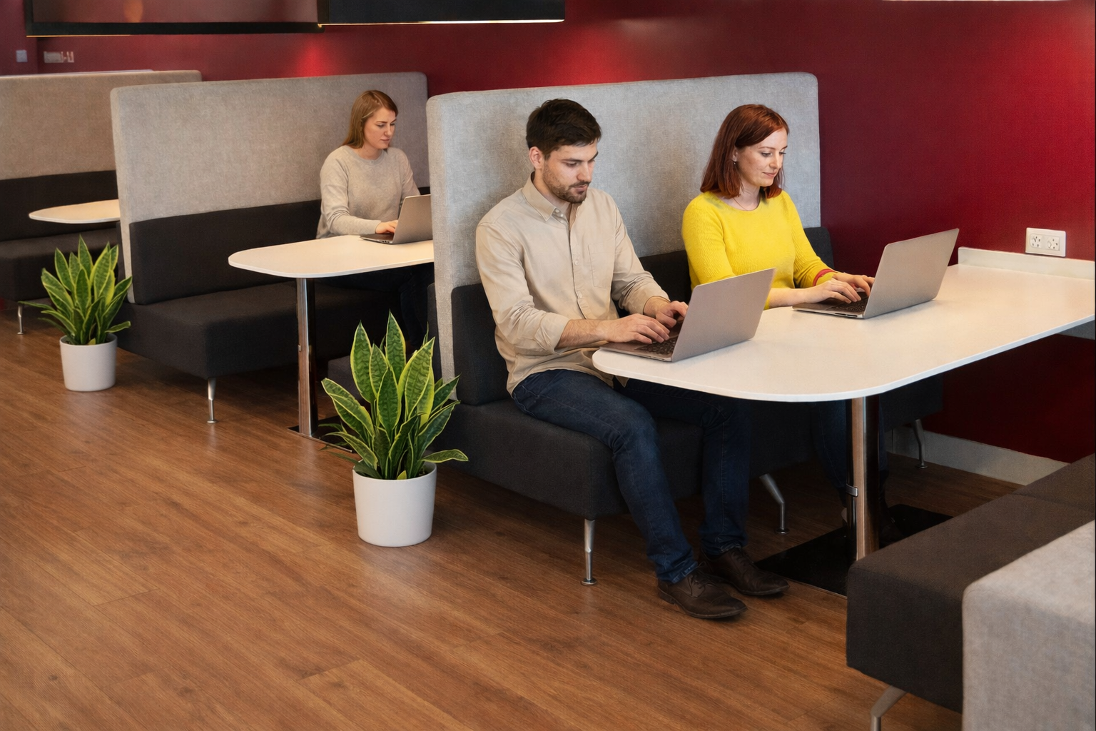 Orangebox: cabina con schienale alto Away From The Desk (AFTD) nera e verde - Rinnovata