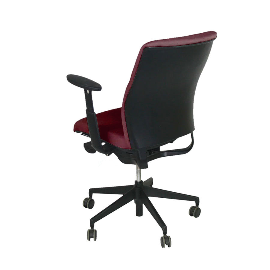 Senatore: Sedia da ufficio Enigma S21 con struttura nera in pelle bordeaux - Ristrutturata