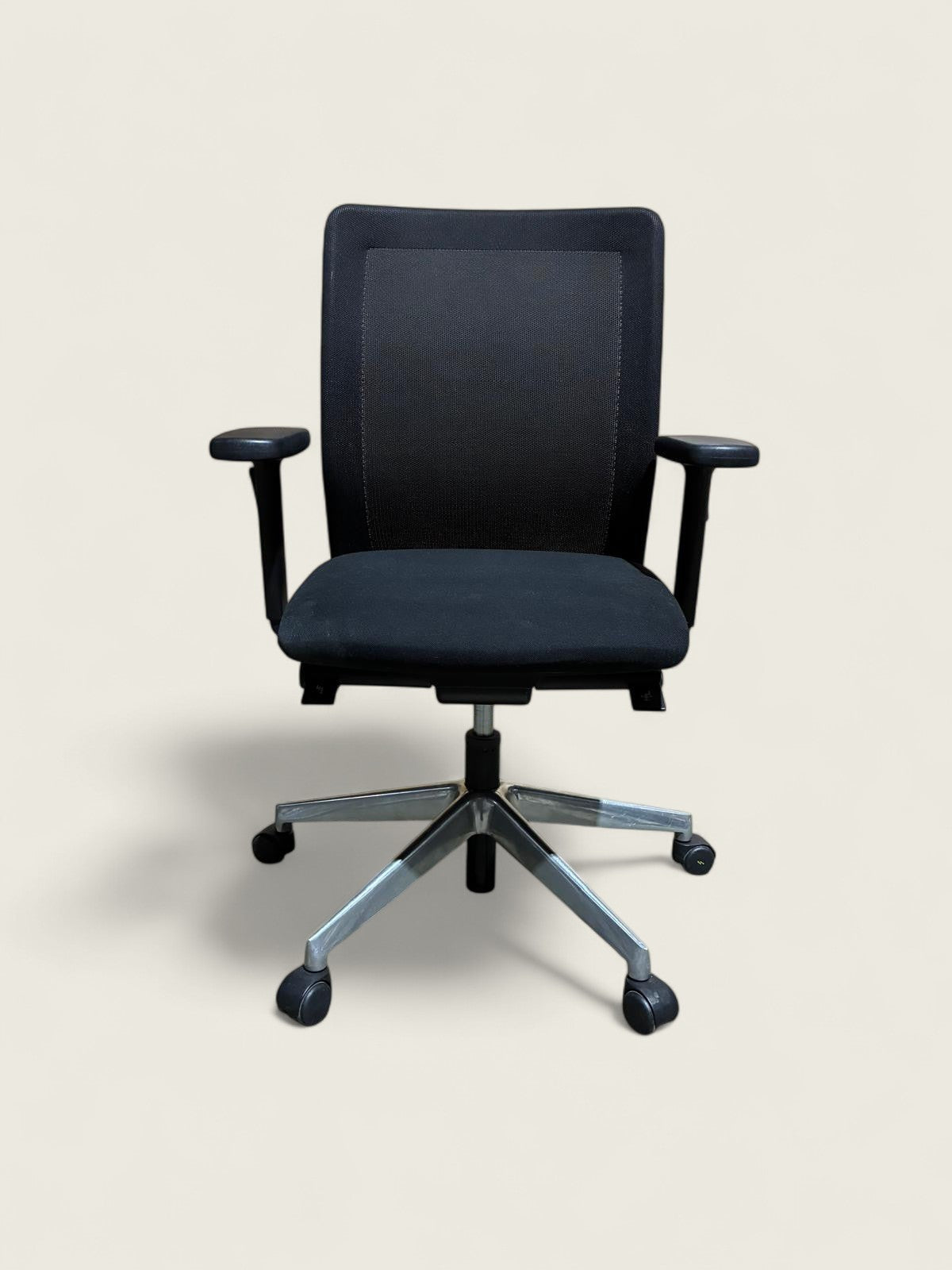 Weisner Hagar: Task Chair - Refurbished
