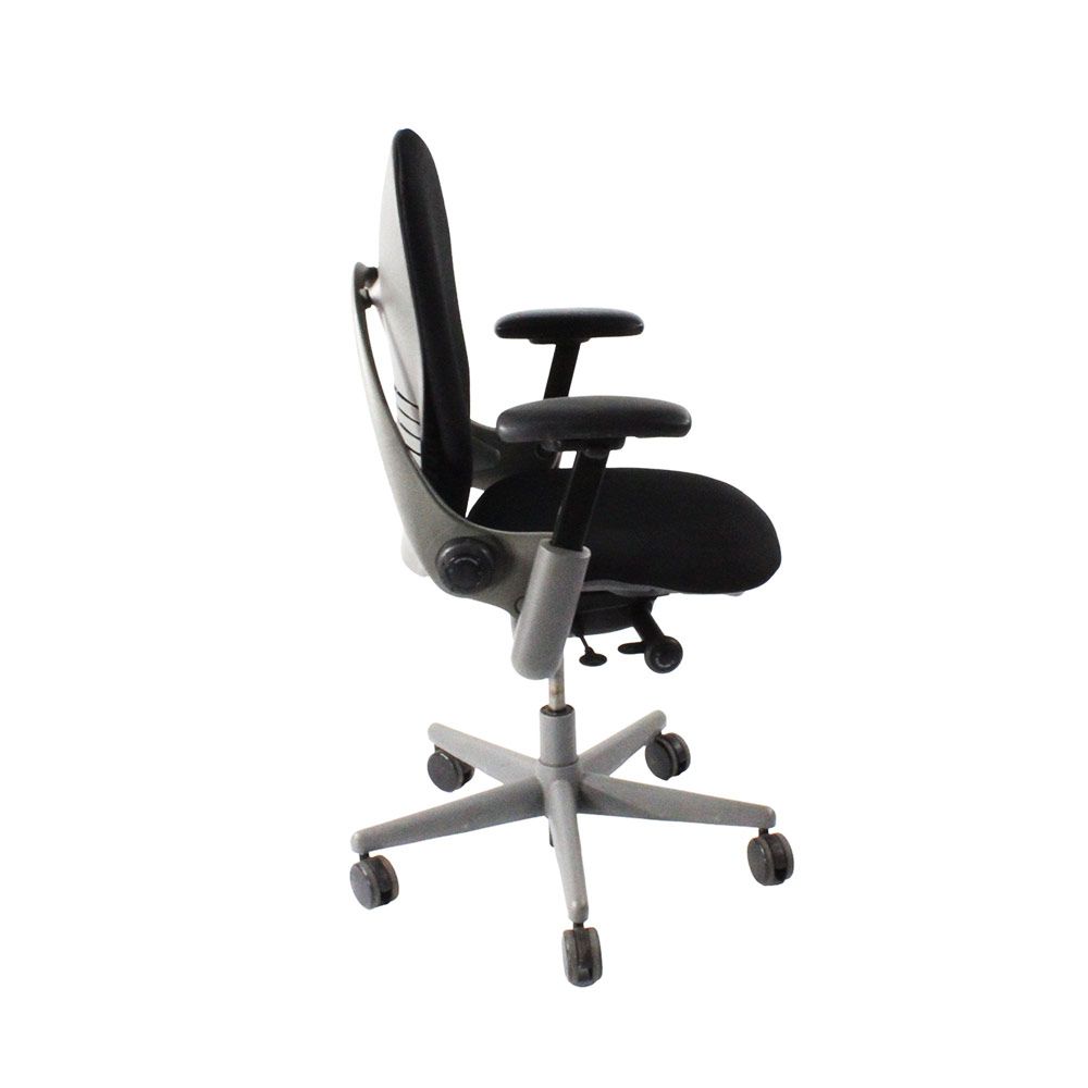 Steelcase: sedia da ufficio Leap V1 - struttura grigia/tessuto nero - rinnovata